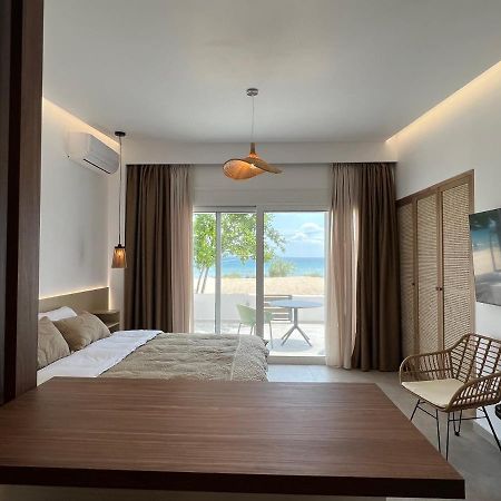 Penthouse & Apartments By The Sea Airport Airstay Artemida  Esterno foto