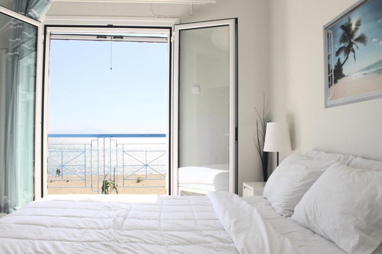 Penthouse & Apartments By The Sea Airport Airstay Artemida  Esterno foto